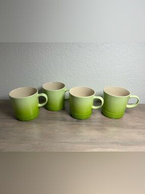 Le Creuset Stoneware 12 Oz Set of 4 Mugs Coffee Cups KIWI Green Ombré 350ml